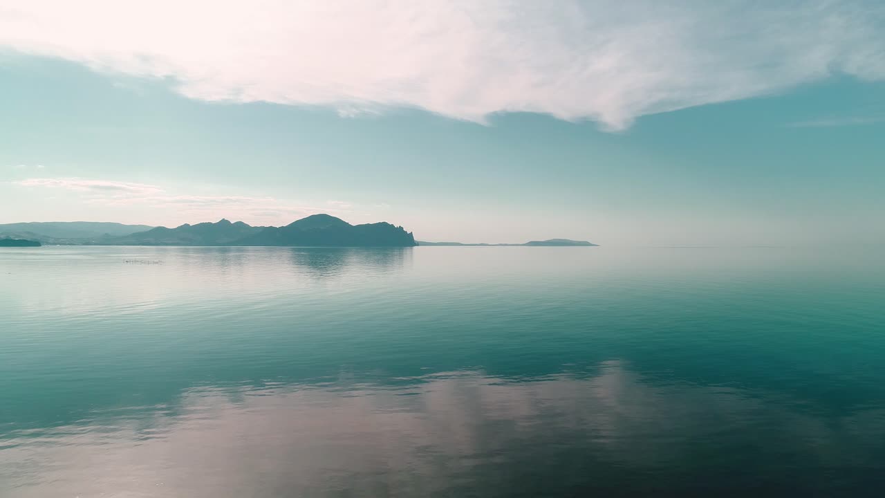 평온한 산 호수 풍경