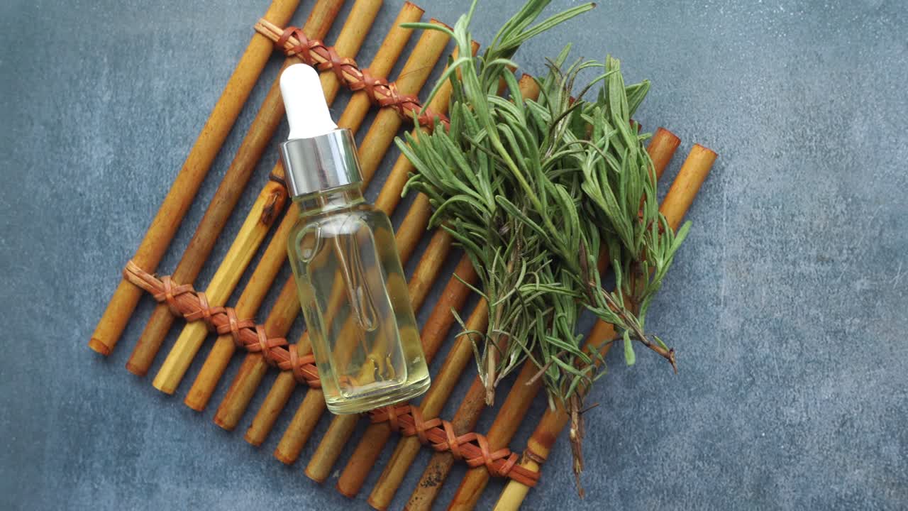 로즈마리 에센셜 오일