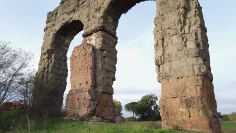 Detail-of-an-aqueduct-from-ancient-Rome-in-parco-degli-acquedotti-in-the-outskirts-of-the-capital-of-Italy,-tilt-down-move-and-close-up