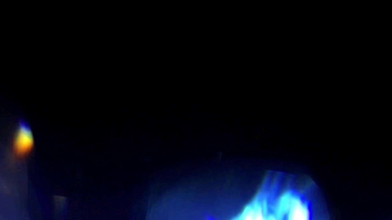 Perdite di luce astratte ed effetti luce lente su sfondo nero