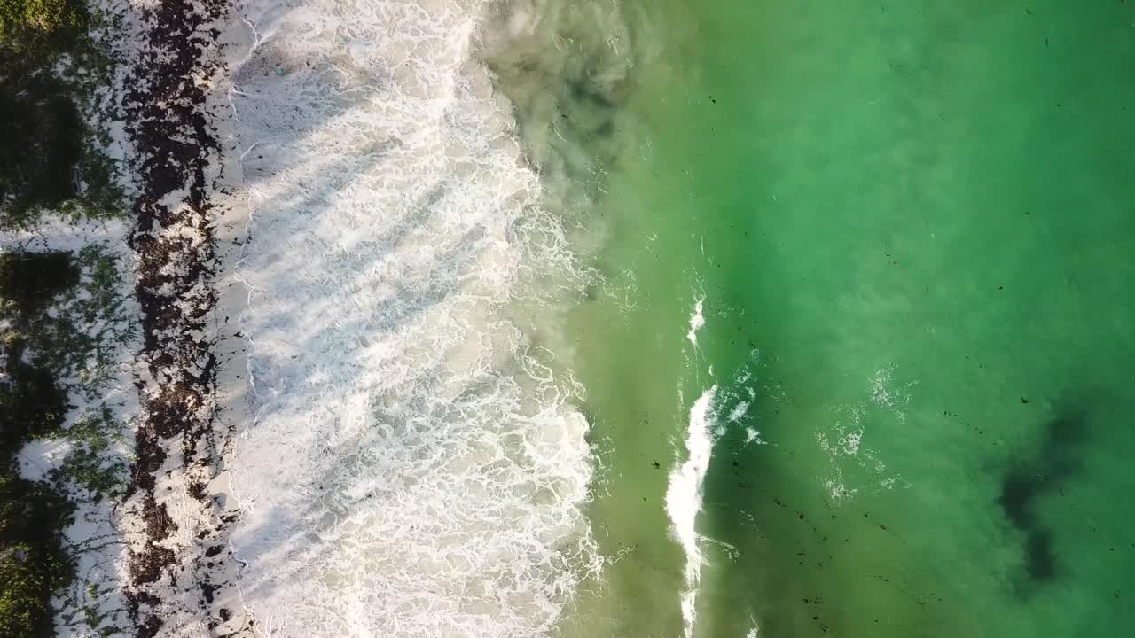 vista de arriba hacia abajo del paisaje del paraíso