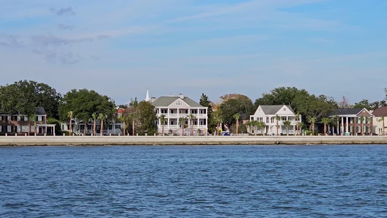 vista frente al mar de la ciudad de charleston y edificios coloniales históricos