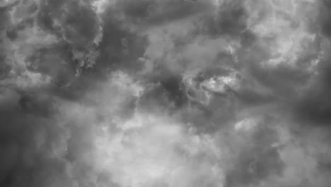 espesas nubes grises con tormenta