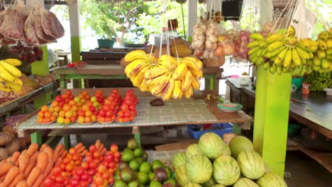 Fresh,-colourful-tropical-fruits-and-vegetables-neatly-displayed-on-plates-on-a-stall-at-local-food-produce-market-in-capital-city-Dili,-Timor-Leste,-Southeast-Asia