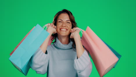 mujer, bolsas de compras y sonrisa para la moda
