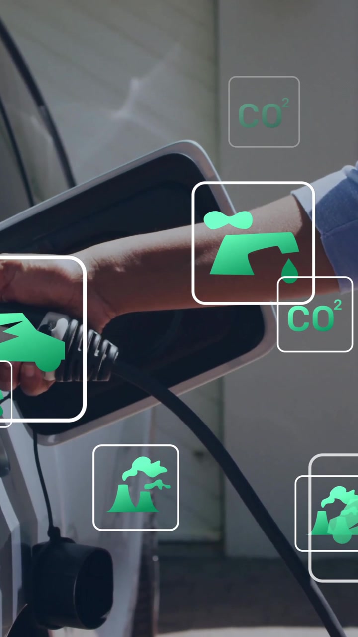 Animazione di icone ecologiche e elaborazione dati su uomo caucasico che ricarica un'auto elettrica