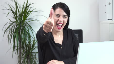 atractive female office worker thumbs up to the camera