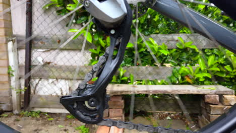 Bicycle-rear-derailleur-going-through-gears,-close-up