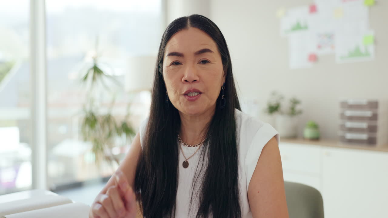 비디오 컨퍼런스에서 사업가