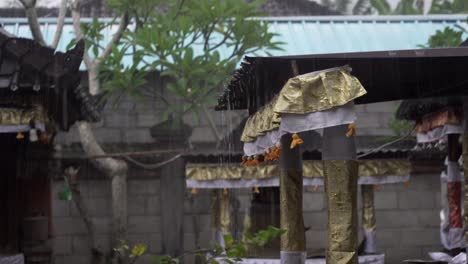 Static-shot-of-Torrential-rain-falling-on-temple-roof-courtyard,-Slow-motion-shot