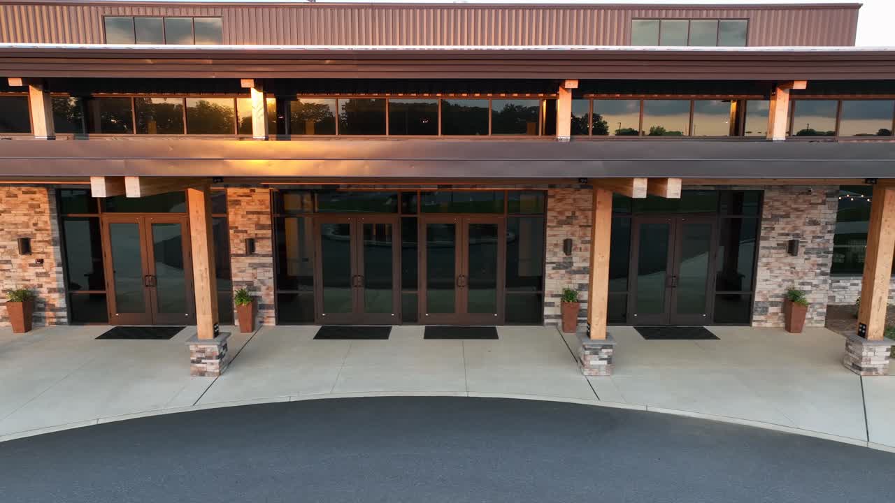 edificio de la iglesia americana de aspecto moderno