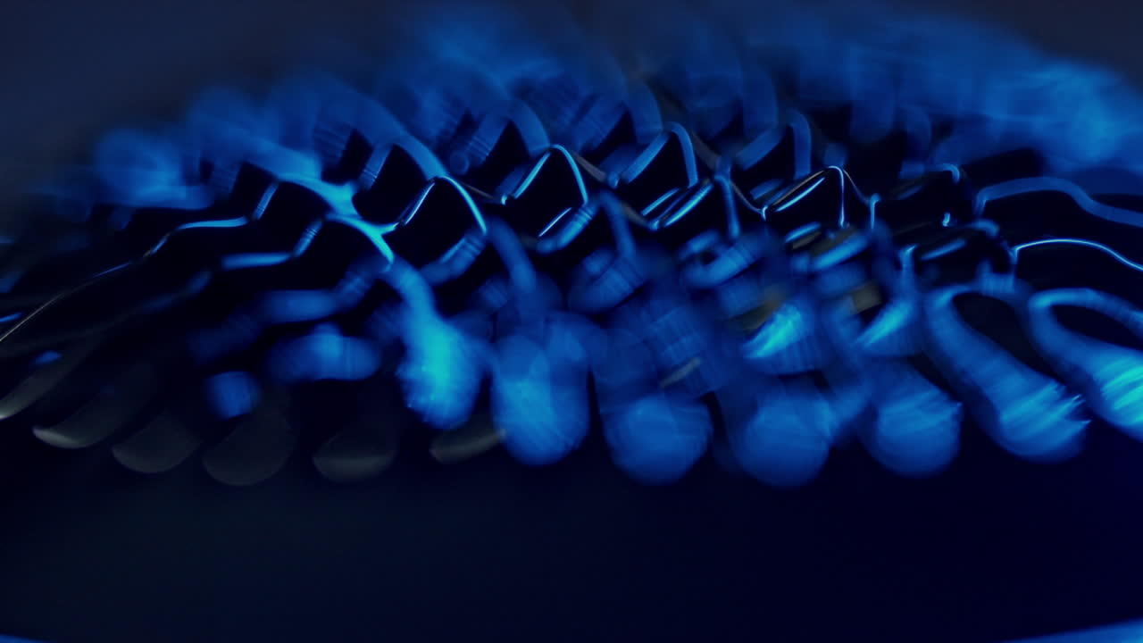 어두운 추상 분위기에서 유체 형성 스파이크