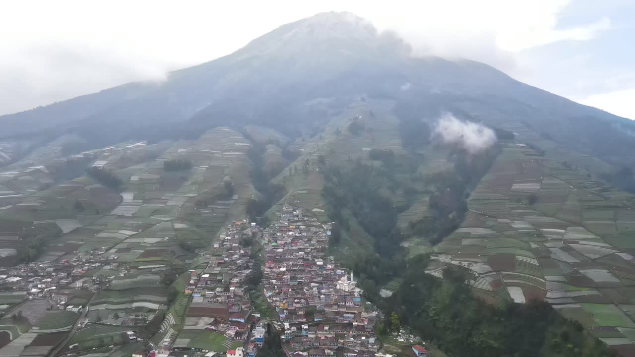 vista aérea, nepal van java que es un pueblo turístico en las laderas del monte sumbing, magelang, java central