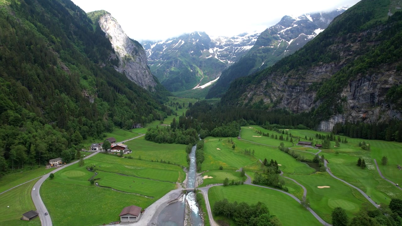 Filmato aereo con drone della Svizzera, natura meravigliosa.