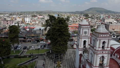 Aerial-Drone-moving-backwards-from-cathedral-Jalisto-in-Mexico-City-4k-Cityscape