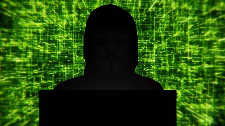 Hacker mascherato anonimo Attacco alla sicurezza informatica - 4K Dark Web Crimine informatico Computer violato