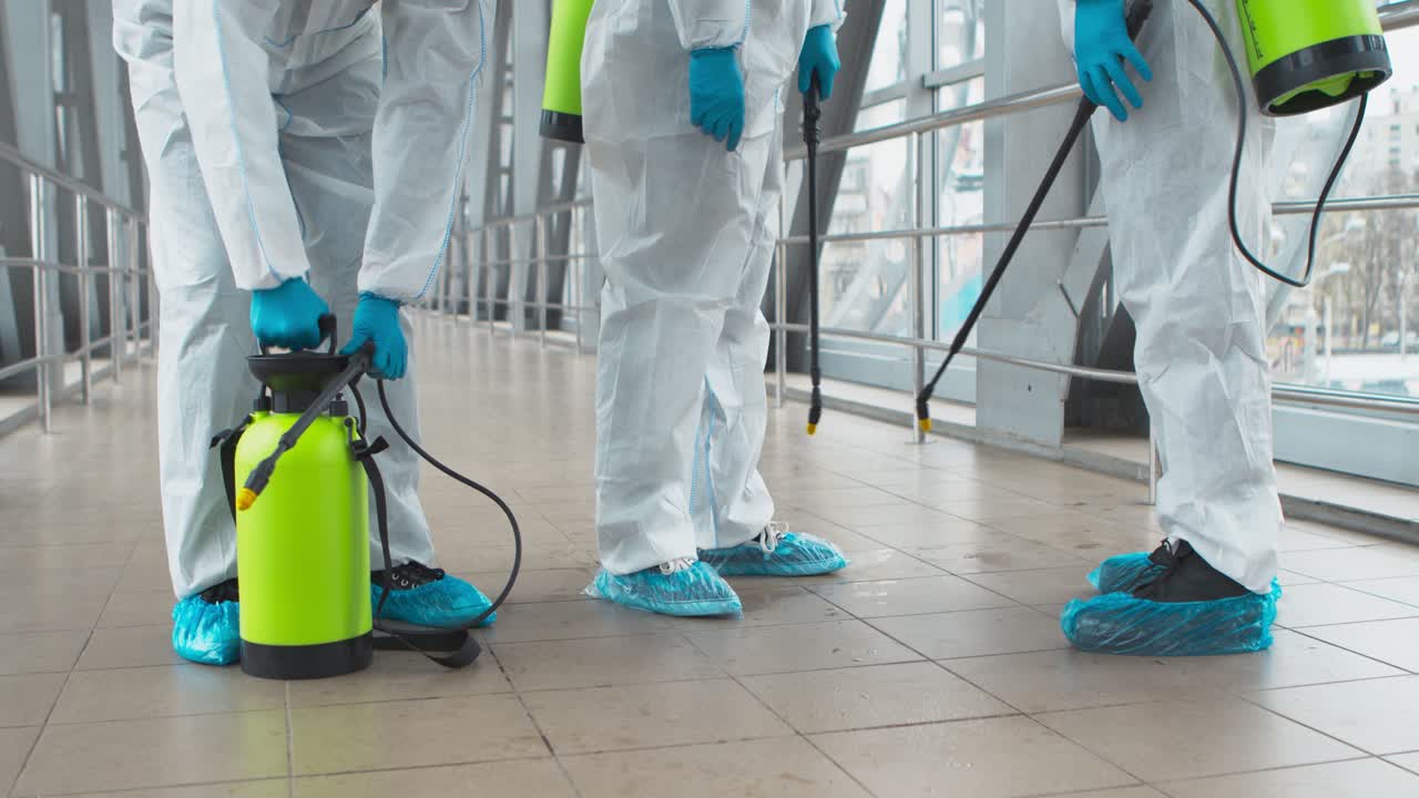 equipo de desinfección en el lugar de trabajo