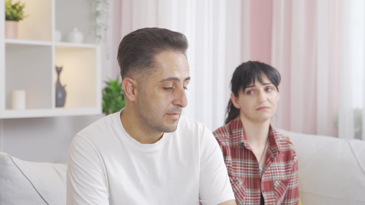 A woman who is offended by her husband. A couple that doesn't get along.