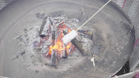 Slow-motion,-delicious-sweet-marshmallows-toasted-over-hot-fire-and-ash