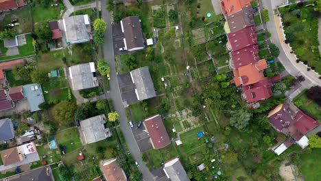 Vista-De-Arriba-Hacia-Abajo-De-Un-Barrio-Típico