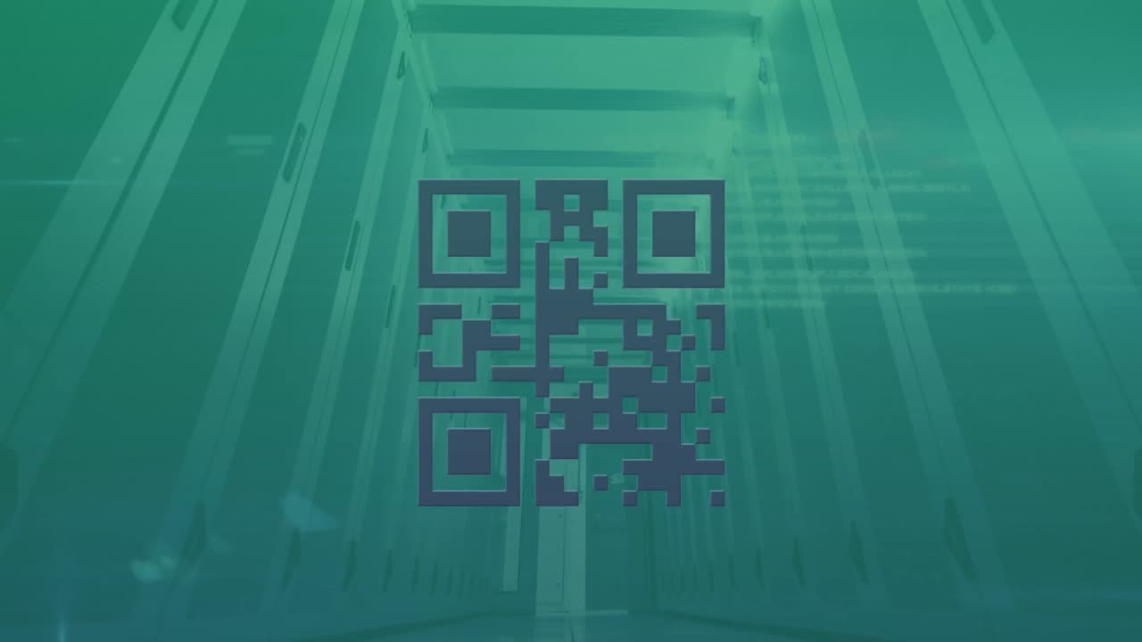animación del escáner de código qr de neón y procesamiento de datos contra la sala de servidores de computadora
