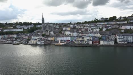 ciudad de cobh ubicada en irlanda co