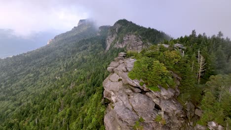 Rock-Outcroppings-atop-Grandfather-Mountain-from-Linville-NC,-North-Carolina