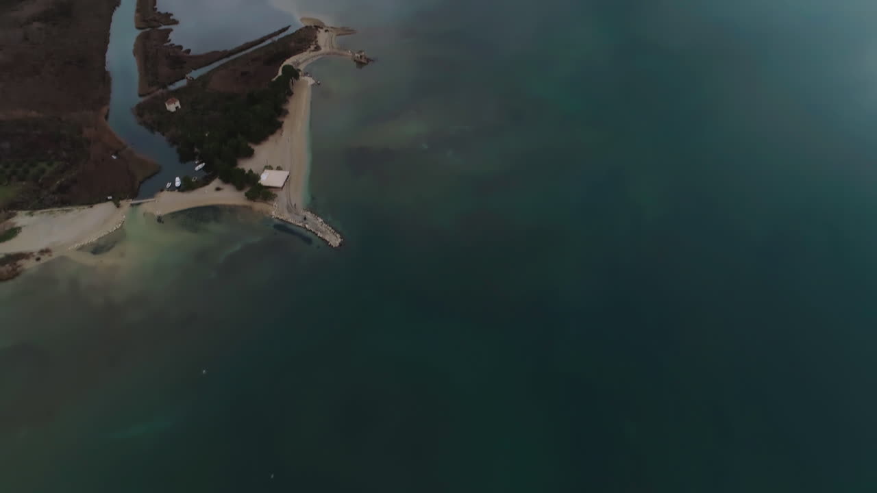 스플릿 국제 공항, 크로아티아의 아드리아 해에서 랜딩 스트립까지 부드러운 공중 기울기
