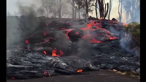 Spectacular-Night-Time-Flow-Of-Lava-Down-A-Slope-In-Hawaii-During-The-2018-Kilauea-Volcano-Eruption-1