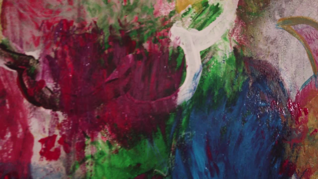 panorámica de la cámara de la pared colorida pintada a mano y salida final de la cámara