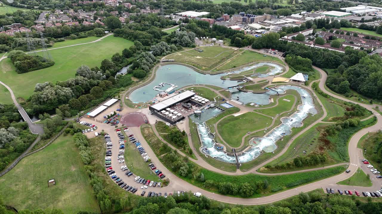 영국 런던 의 올림픽 훈련 공원 인 리  ⁇ 리 화이트 워터 센터 를 내려다보는 공중 전망