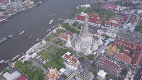 wat arun y el paisaje urbano de bangkok desde arriba