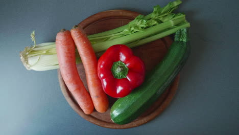 bird's-eye perspective of vegetables nicely arranged on a wooden board