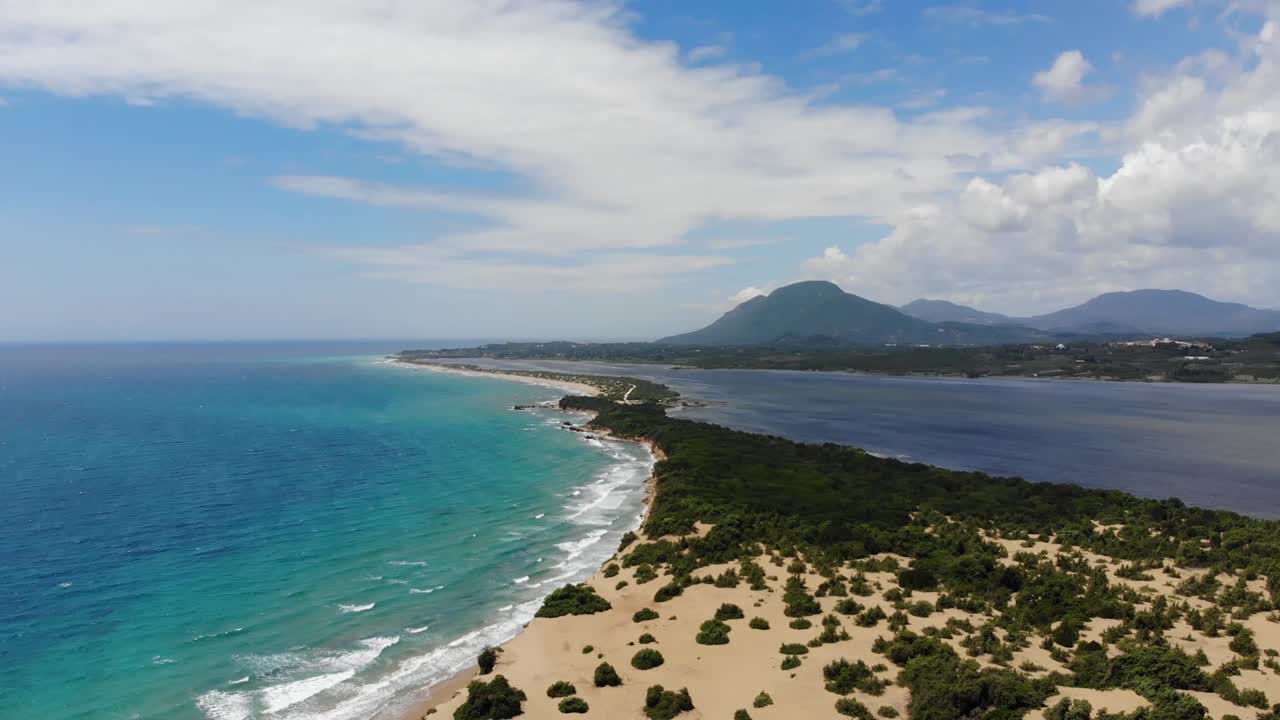 imágenes aéreas en 4k de la costa de corfú