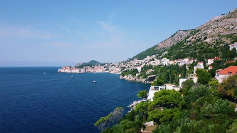 Buildings-on-Dubrovnik-shore-with-stunning-views-over-Adriatic,-Croatia,-aerial
