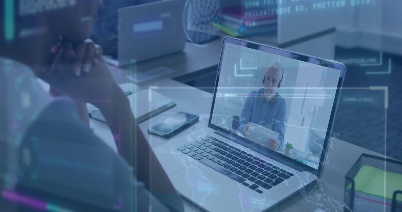 Kvinde ser på bærbar computer, mens mand på bærbar computer refererer til dokument, HUD fremhæver forretningsdata