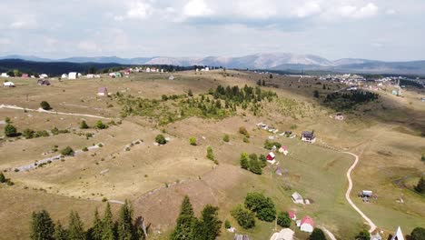 Bergdorf-Zabljak-Im-Durmitor-nationalpark,-Montenegro---Antenne