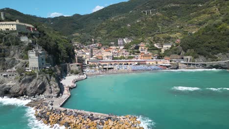 Monterosso,-Cinque-Terre-En-Un-Típico-Día-De-Verano