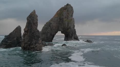 Crohy-Head-En-Donegal-Irlanda-Olas-Del-Océano-En-Las-Rocas