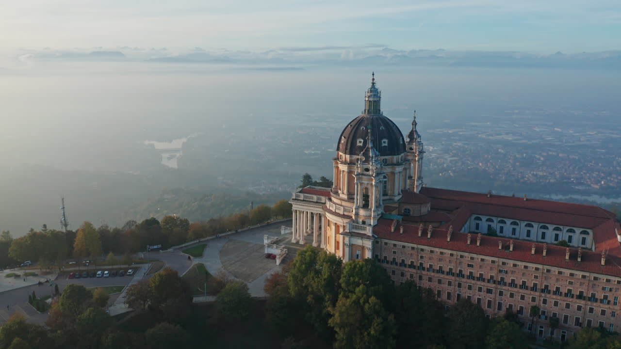 일몰 토리노 이탈리아에서 수페르가 대성당의 조감도