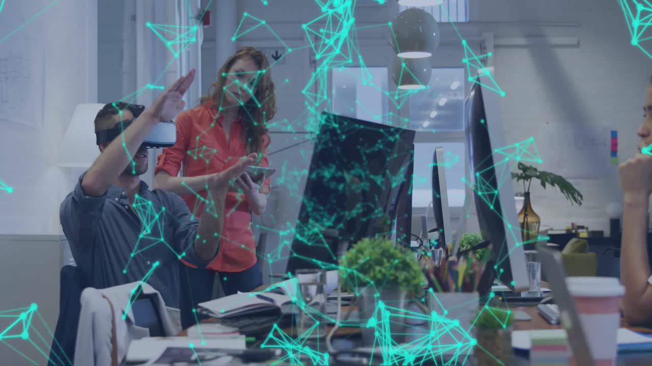 animación de redes de conexiones entre diversas personas de negocios en la oficina