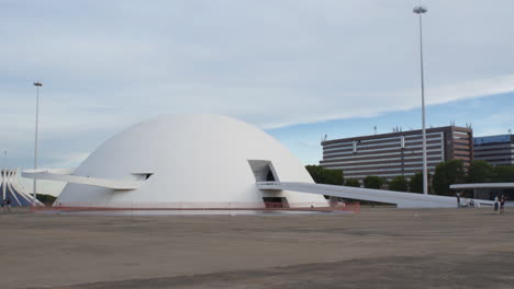 Museum-Der-Republik-An-Der-Esplanada-Dos-Ministérios-In-Der-Monumentalachse-In-Brasilia