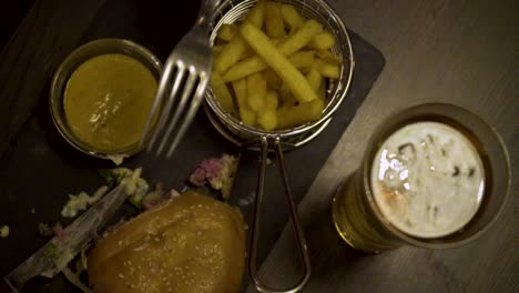 someone-eating-a-hamburger-filmed-from-above