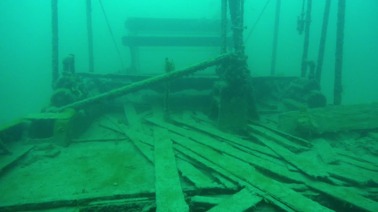 la cubierta de popa de goldrush paddlwheel aj goddard