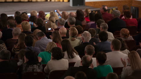 People-seated-in-an-audience-and-applauding