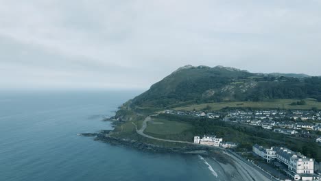 silencio antes de la tormenta en bray cliff antena de wicklow, irlanda
