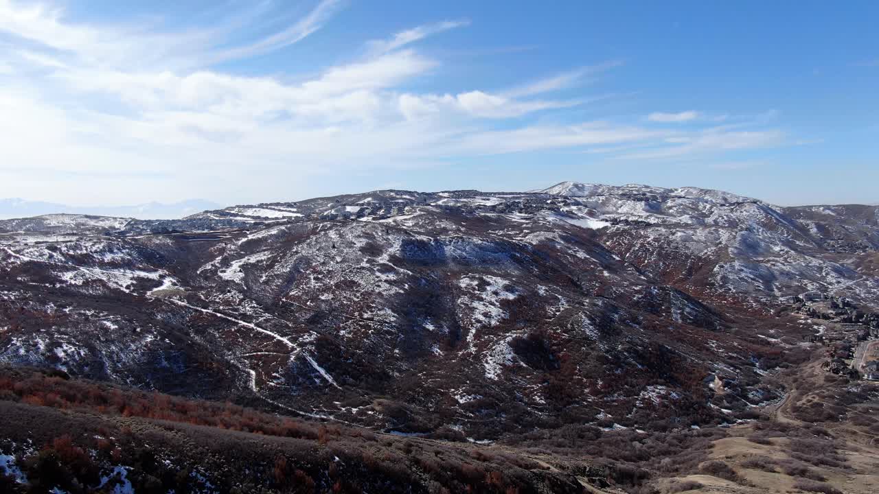 buen video aéreo de las montañas draper utah