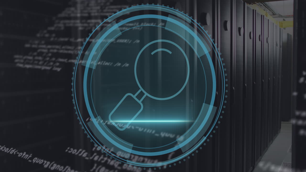 animación de texto de seguridad cibernética y escaneo de lupa contra la sala de servidores de computadoras