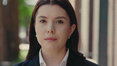 retrato de una mujer de negocios