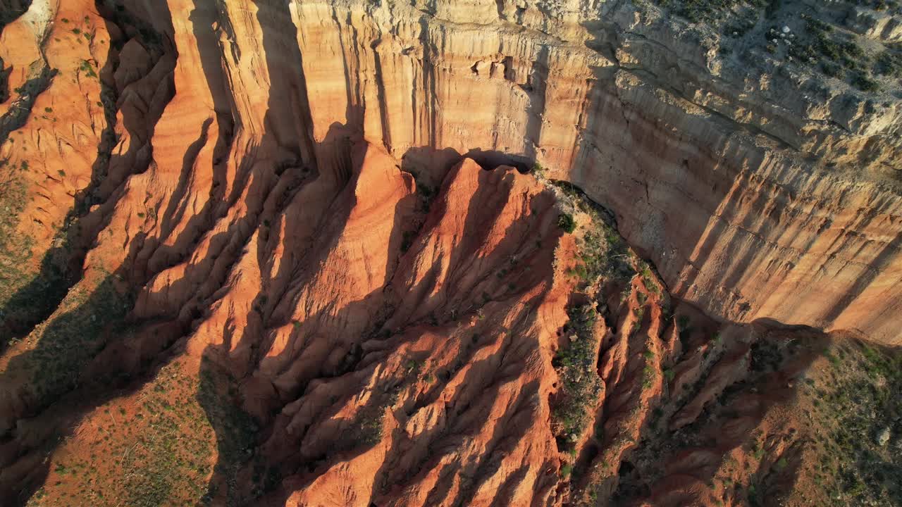 impresionante vista del cañón del postre rojo al amanecer en teruel, españa